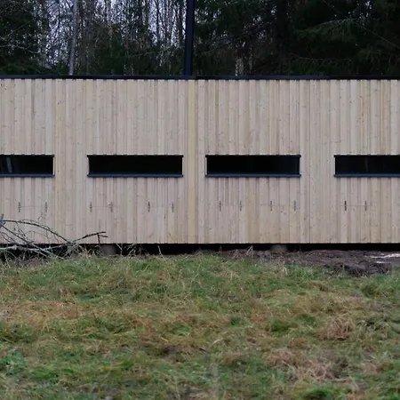Bear Watching Hide Of Alutaguse Hotel Palasi Exterior photo